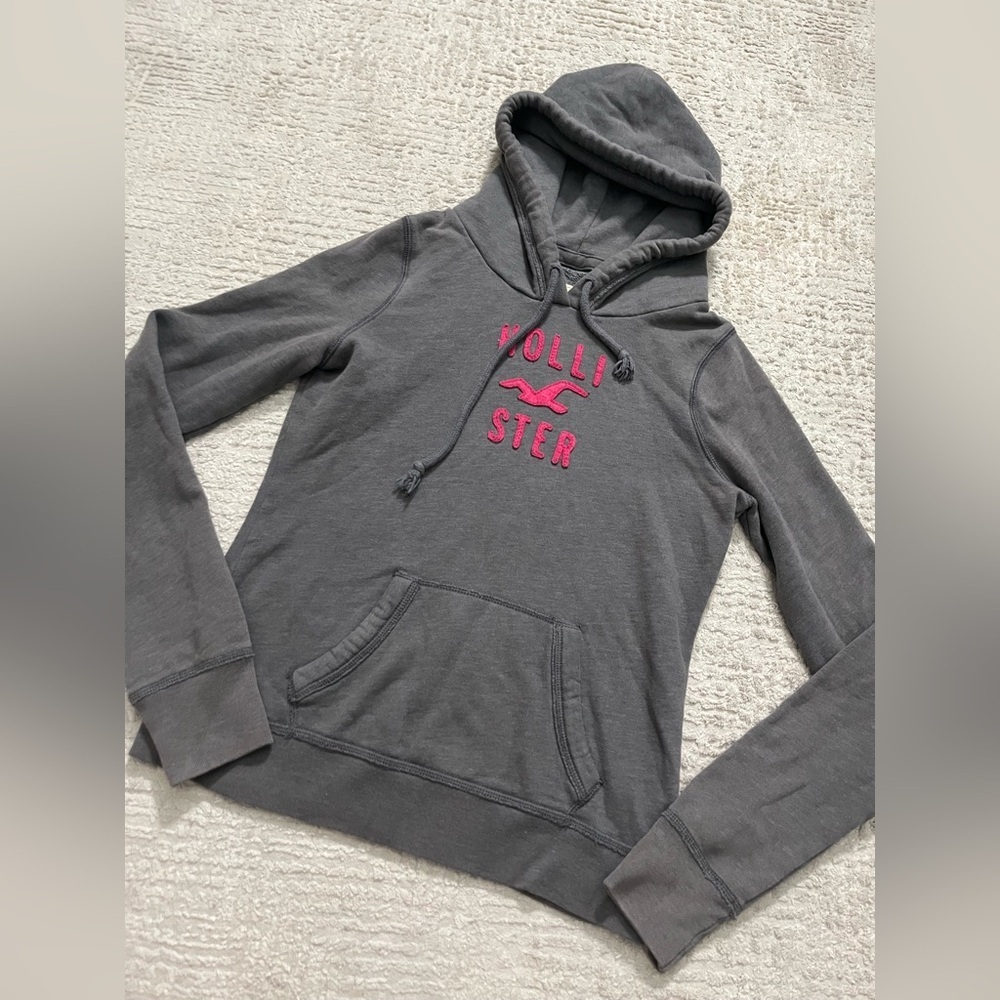 Y2K Hollister Slim Fit Hoodie - Picture 2 of 7